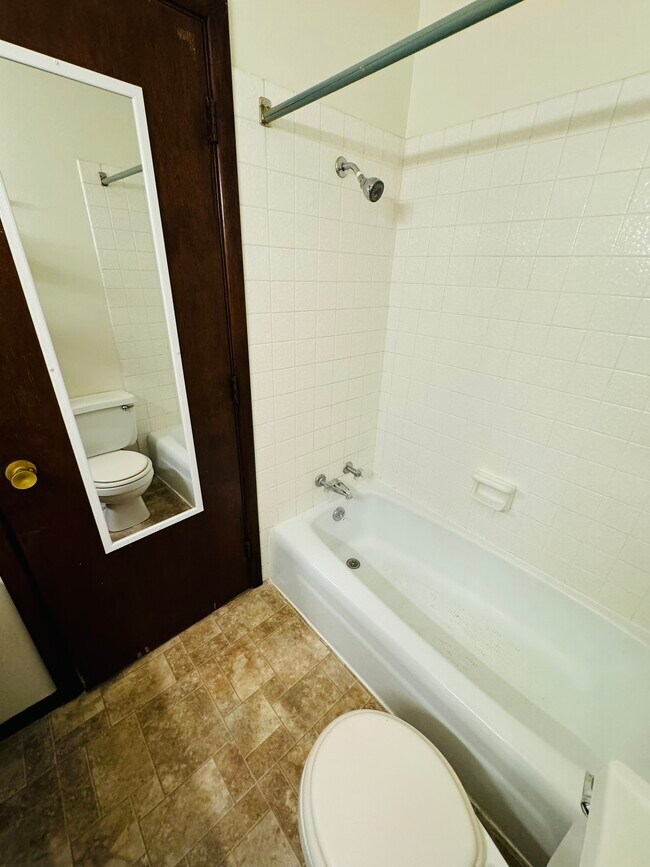 Building Photo - 429