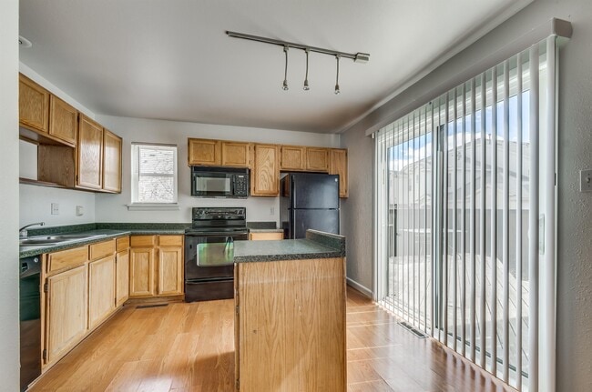 Building Photo - 1152 S Yosemite Way