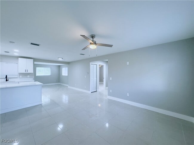 Building Photo - 4432 E Riverside Dr