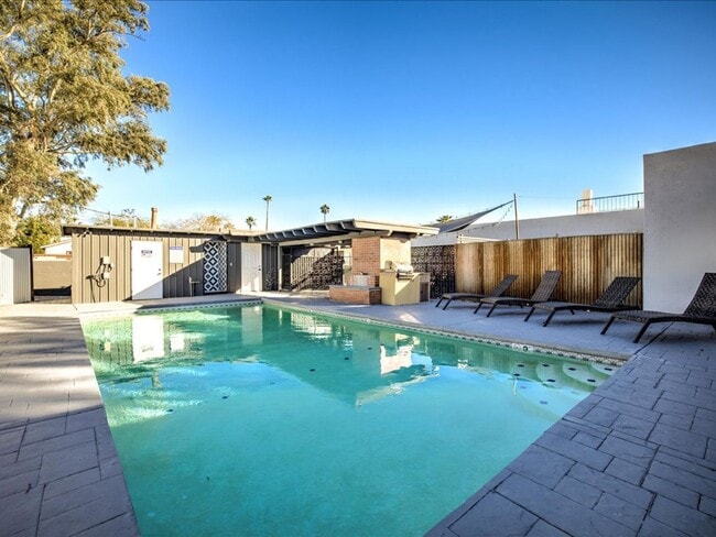 Building Photo - Cozy 2-Bedroom Home with Community Pool & Covered Parking