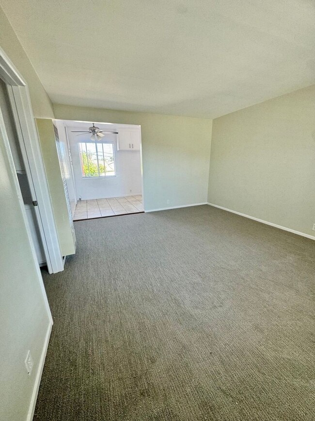 Building Photo - SPACIOUS 1 BEDROOM 1 BATH >> NOW AVAILABLE!