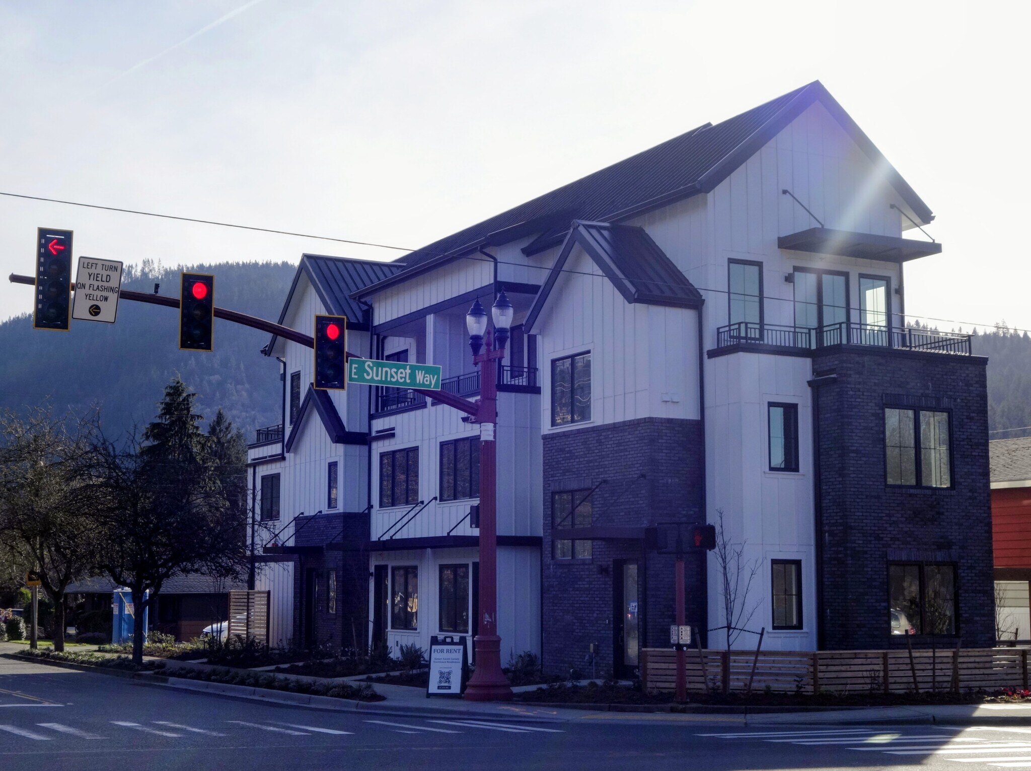 Building Photo - 35 2nd Ave SE