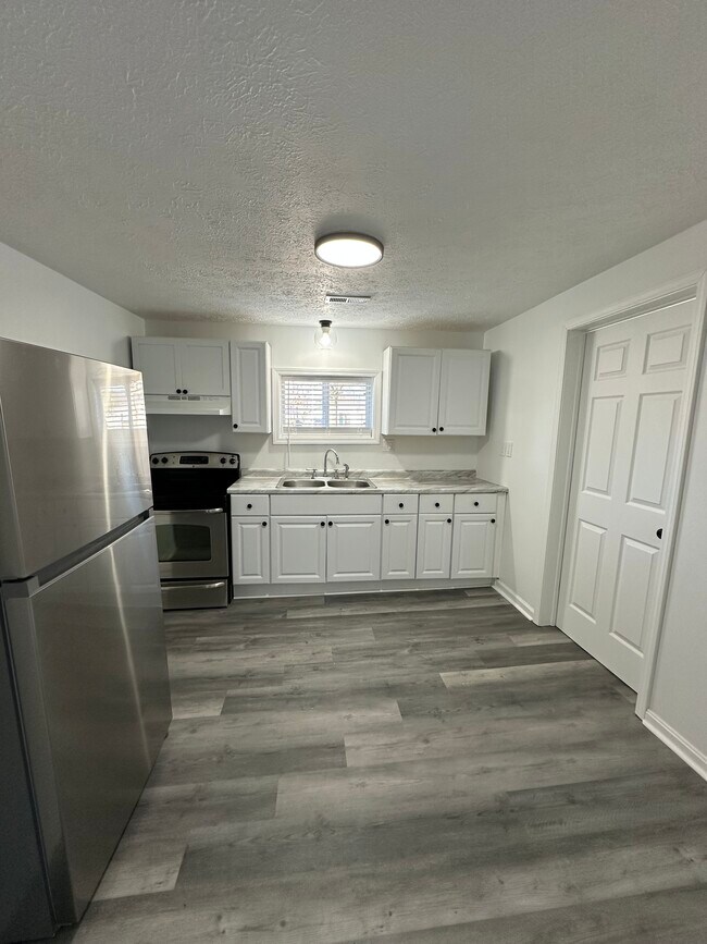 Building Photo - 3018 Alice Ave