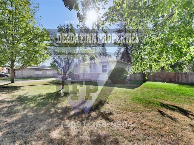 Building Photo - Charming Shadle District 3 bedroom with RV...