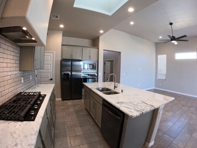 Building Photo - 3729 Santa Clarita Ave