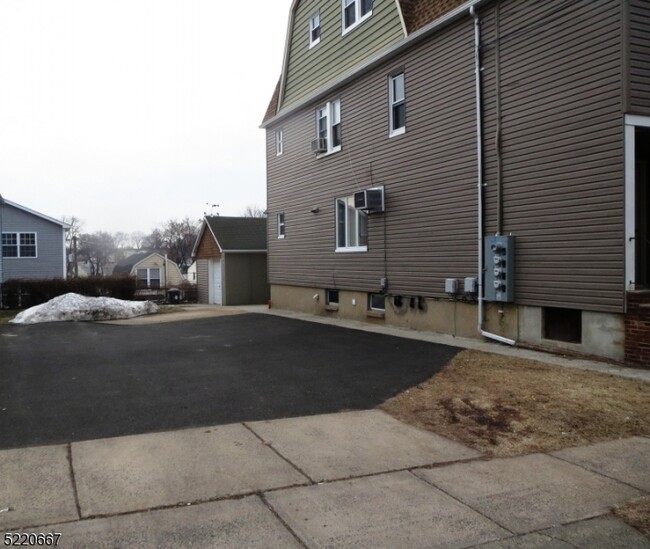 Building Photo - 216 Silver Ave