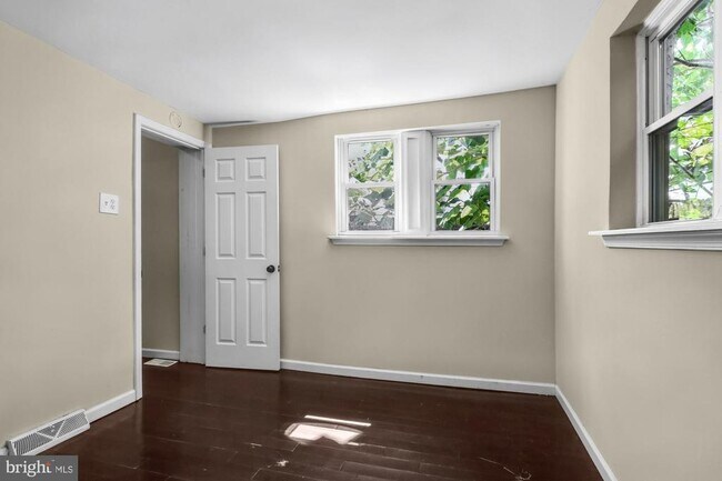 Building Photo - 1536 S 19th St