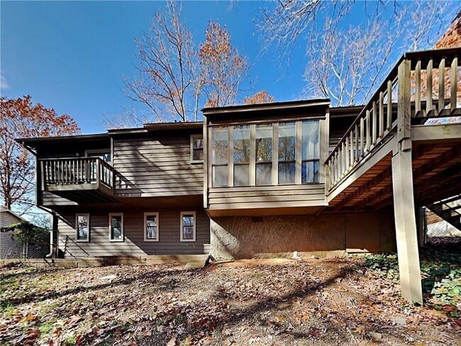Building Photo - 619 Green Valley Dr