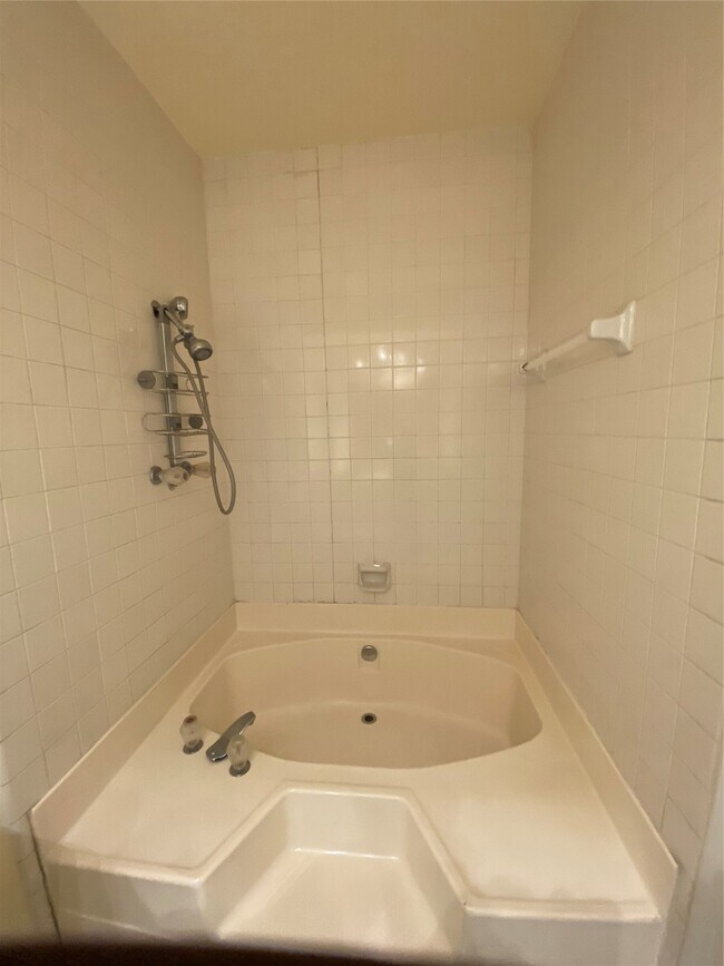 Building Photo - 2207 S Braeswood Blvd