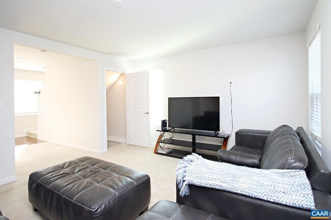 Building Photo - 4393 Sunset Dr