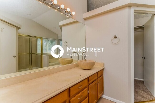 Building Photo - 4 Bedroom Pet-Friendly Home in COLORADO SP...