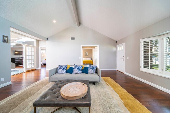 Building Photo - 546 Catalina Dr