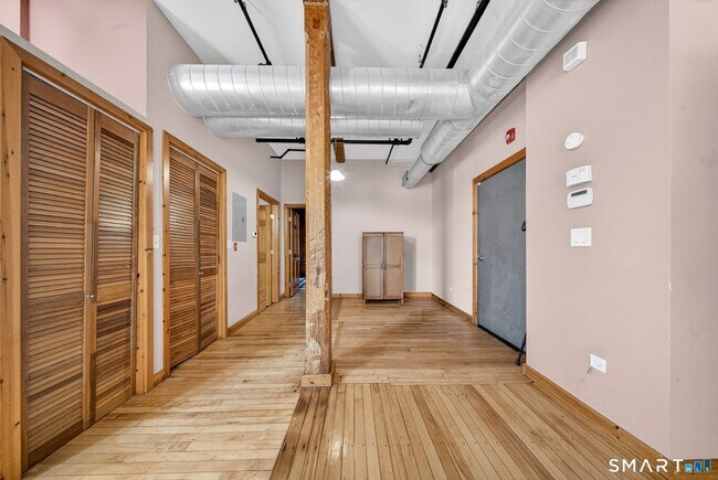 Building Photo - 325 Lafayette St