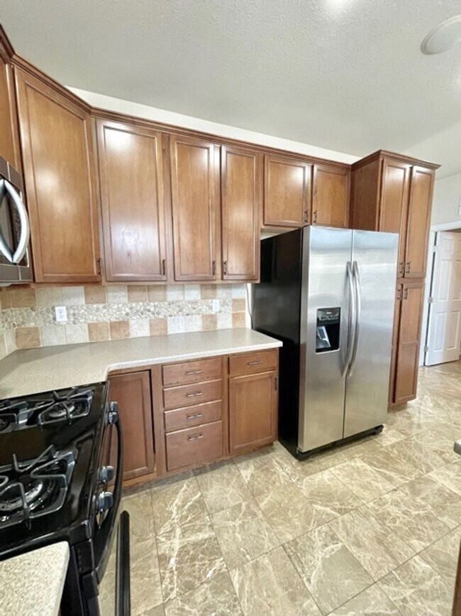 Building Photo - Stunning 4 Bed/4 Bath Home in Banning Lewis Ranch
