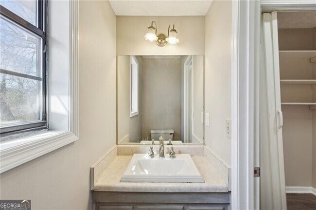 Building Photo - 752 Barnes Mill Trace NE