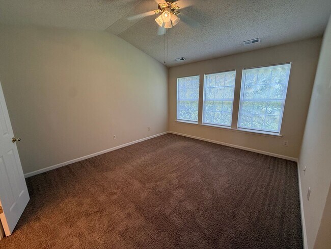 Building Photo - 146 Brentfield Loop
