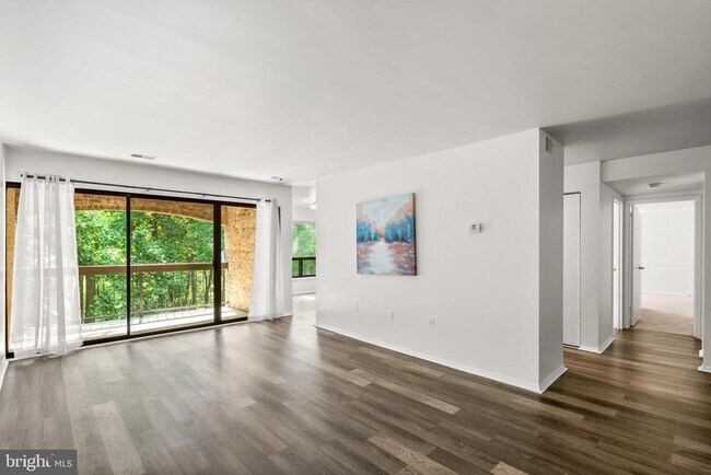 Building Photo - 435 Christopher Ave