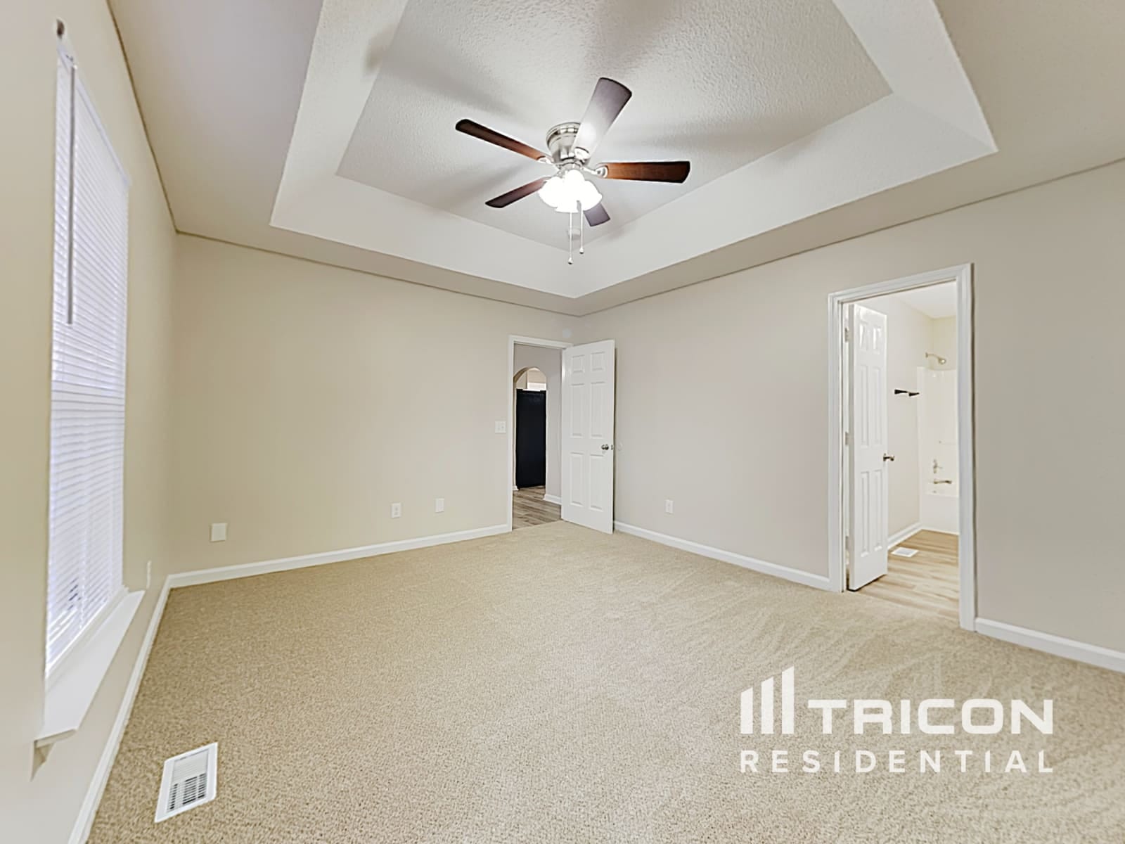 Building Photo - 615 Flicker St