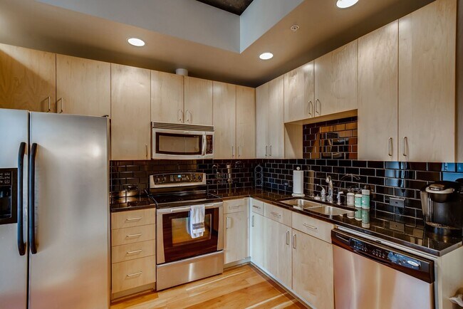 Building Photo - INCREDIBLE Riverfront Park Condo- 1BD/1BA ...