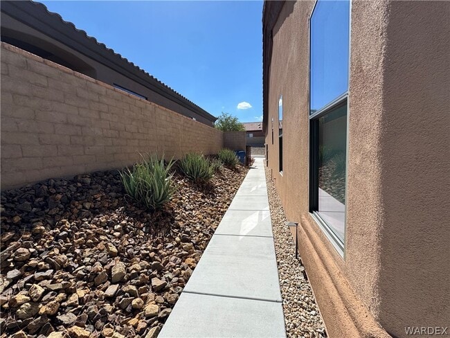 Building Photo - 2793 Esmerelda Dr