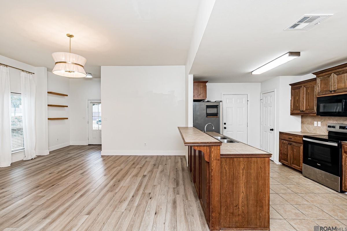 Building Photo - 15484 Oakstone Dr