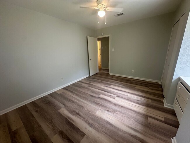Building Photo - Lynbrook Subdivision