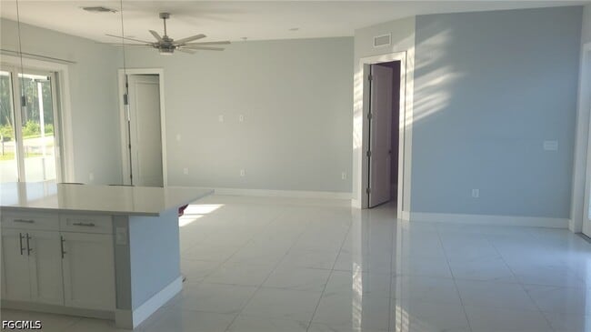 Building Photo - 653 Foxchase Dr