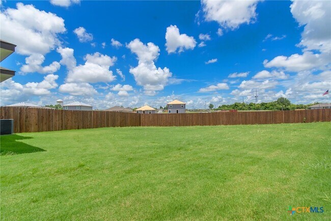 Building Photo - 1118 B Zora Dr