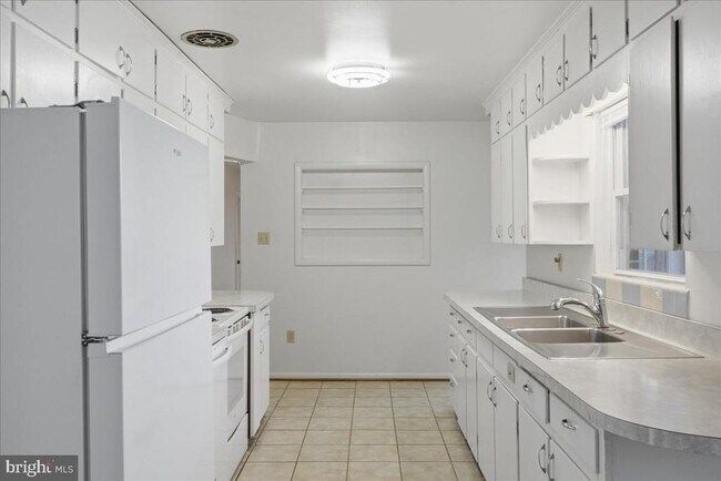Building Photo - 3044 N Frederick Pike