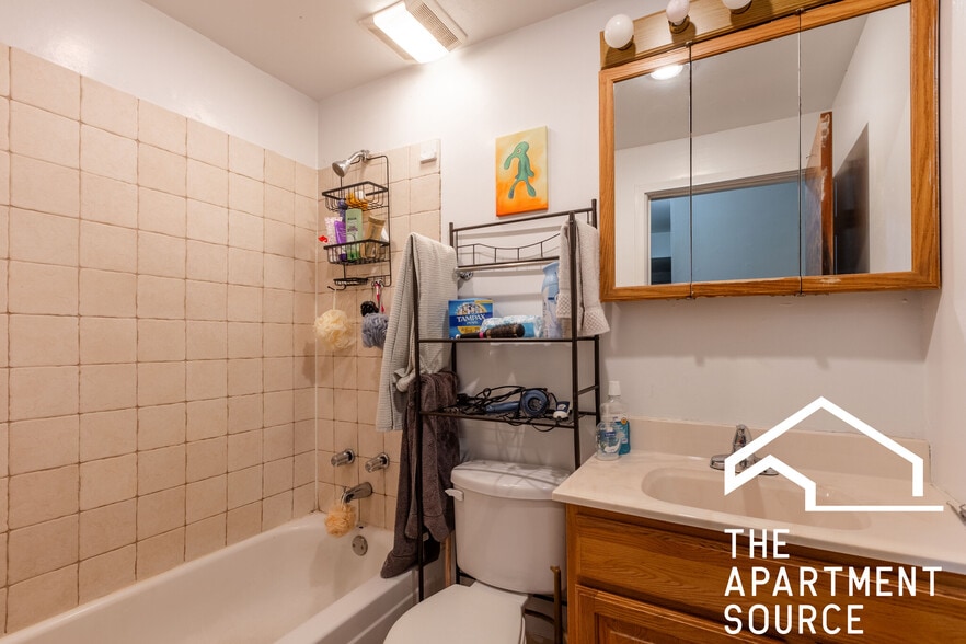 Building Photo - 1627 N Winchester Ave