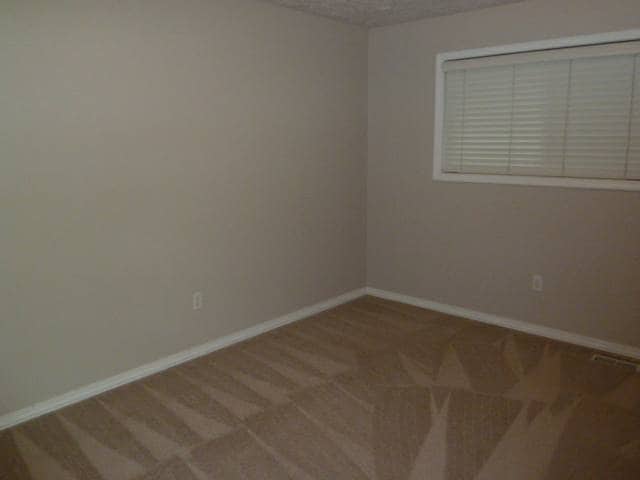 Building Photo - 4bd/2.5ba huge 2436sqft, 2-car garage, ful...