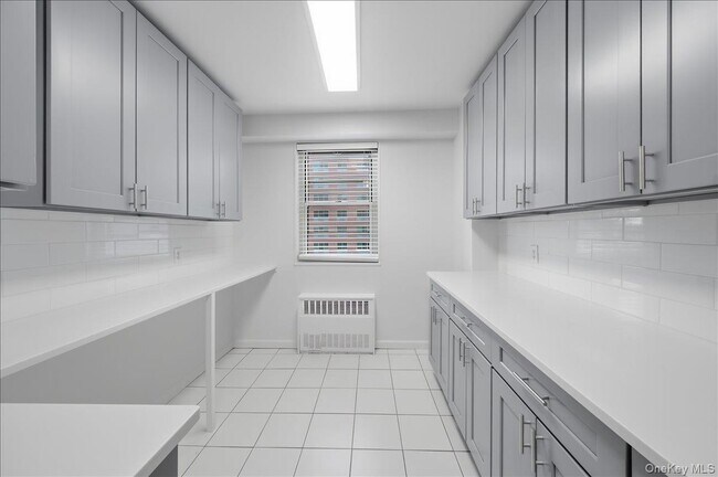 Building Photo - 30 Lake St