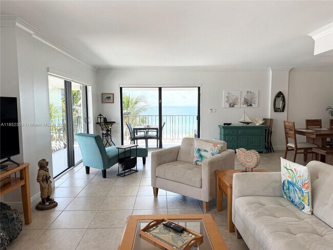Building Photo - 5415 Collins Ave