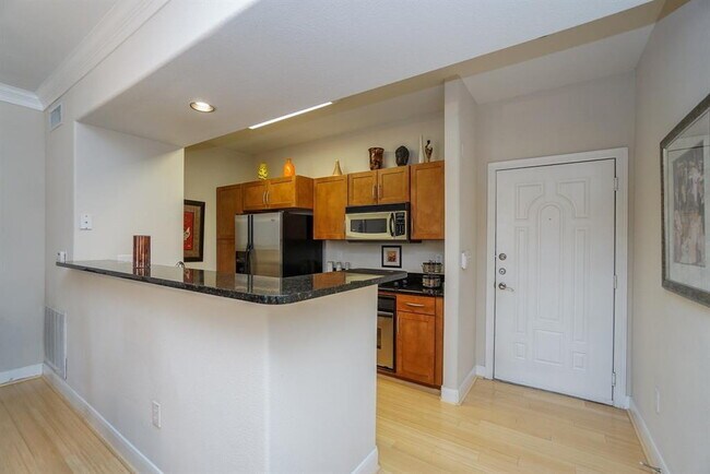 Building Photo - Fully Furnished Sugar Land Town Square Condo – Some Utilities Included
