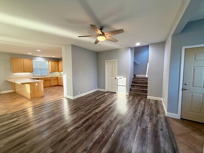 Building Photo - 904 Larable Ct
