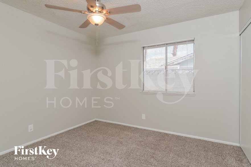 Building Photo - 4071 Oakhill Ave