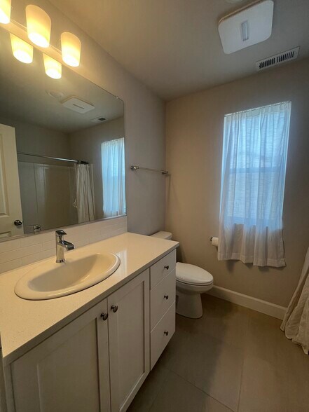 Building Photo - 17009 SW Friendly Ln