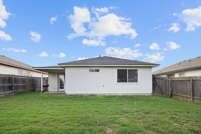Building Photo - Stylish 3-Bed, 2-Bath Retreat with 1,061 S...