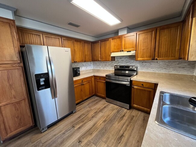 Building Photo - Spacious 3-Bedroom home with Huge Fenced Yard & Pole Barn – Live Oak, FL