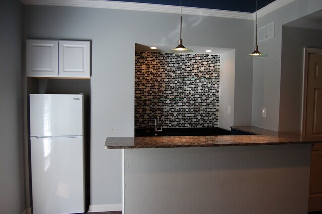 Building Photo - Spacious 2 BR Townhome in Sterling Park wi...