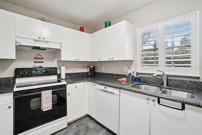 Building Photo - 2243 Andover Cir