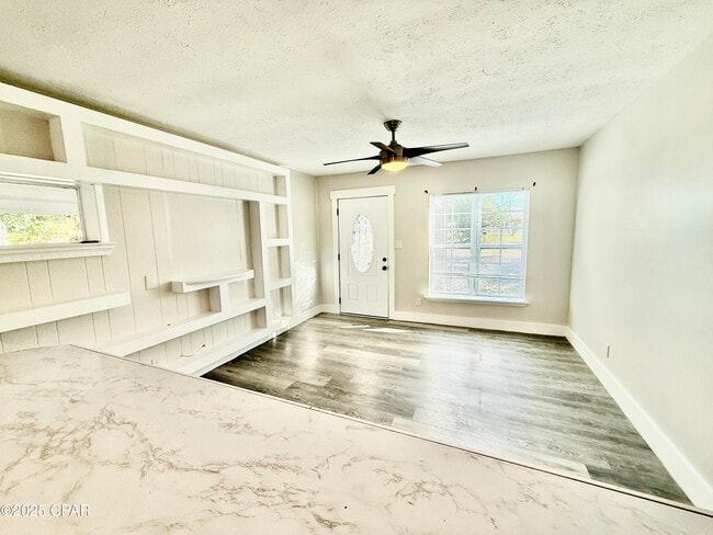 Building Photo - 1305 Flower Dr