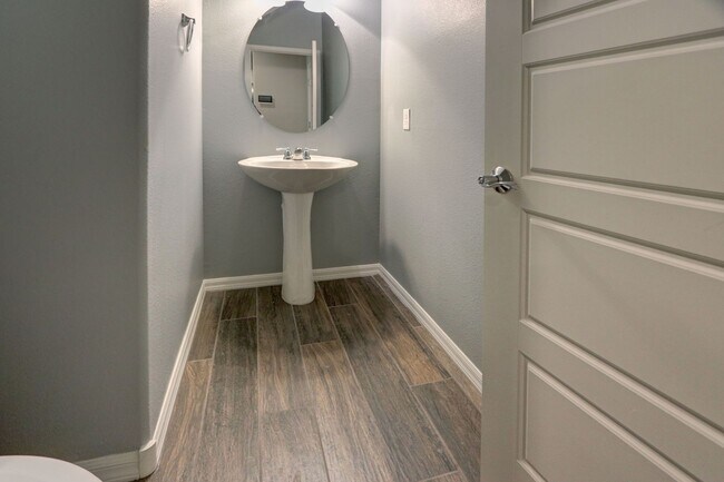 Building Photo - Newer, Fabulous town home in the heart of ...