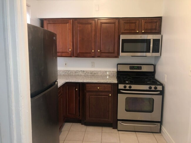 Building Photo - 3 bedroom 1.5 bathroom in Baltimore Voucher Accepted