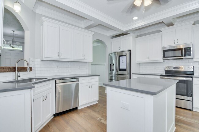 Building Photo - Beauty in Riverwood on Corner Lot!