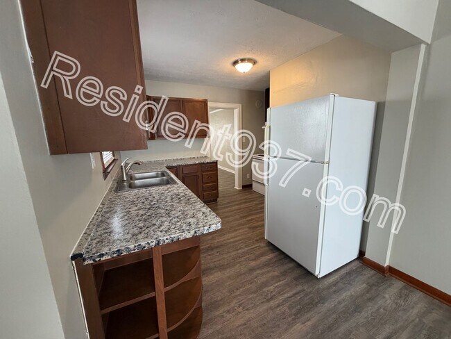 Building Photo - Updated 3 bed 1 bath home