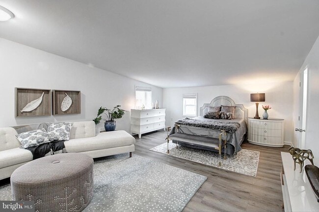 Building Photo - 102 Frederick Ave