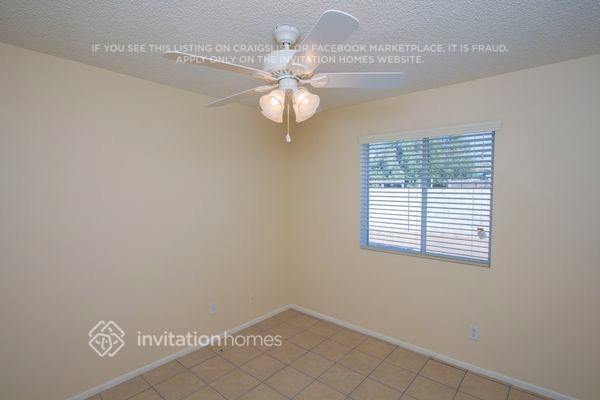 Building Photo - 1216 W Halstead Dr