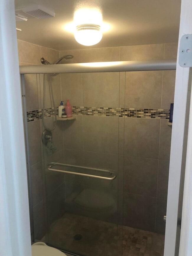 Building Photo - 750 Egret Cir