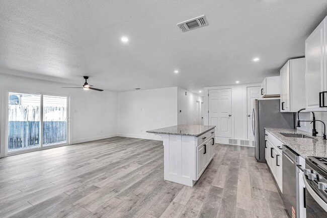 Building Photo - 1607 Butternut Ln